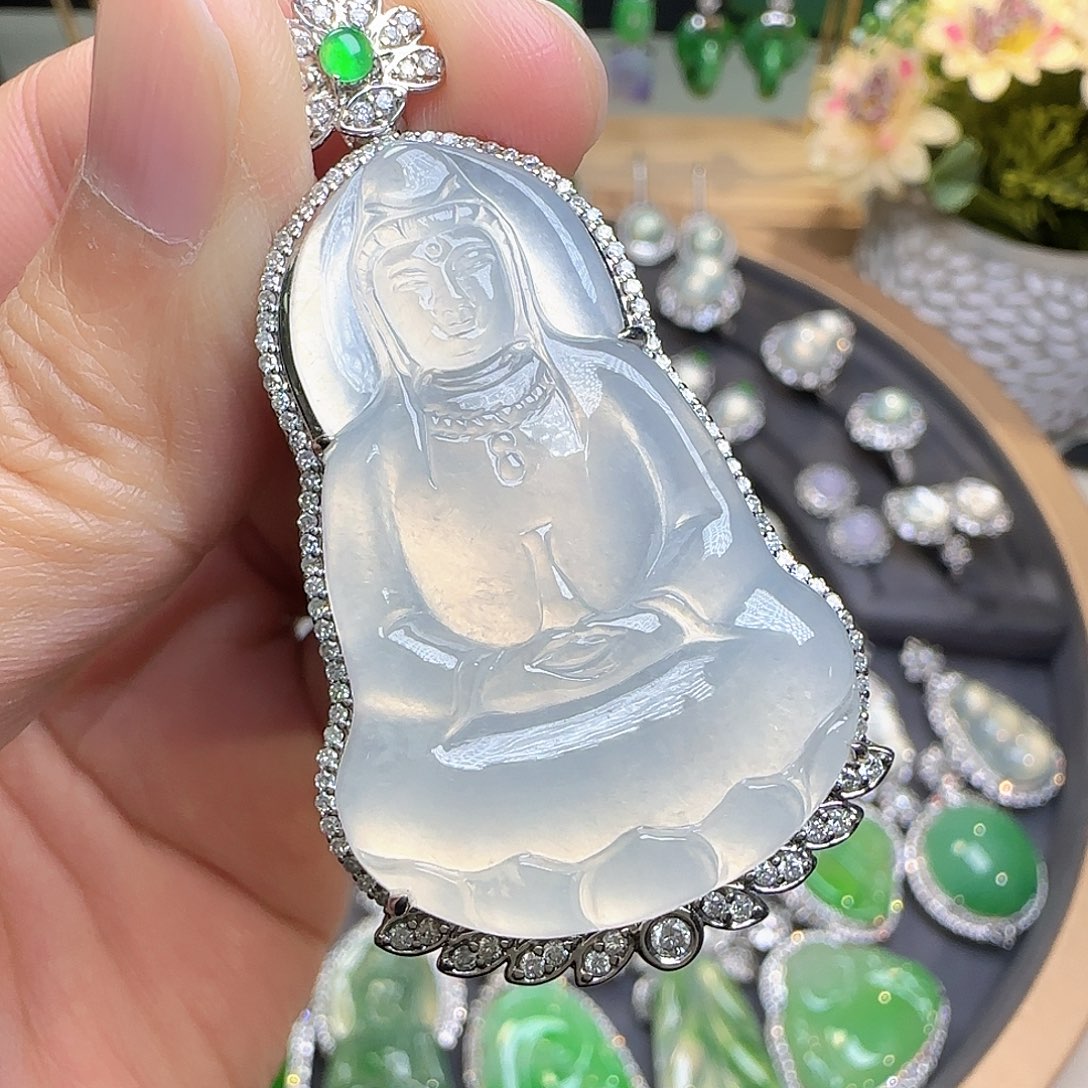 翡翠颈饰18K金镶嵌翡翠颈饰18K金镶嵌