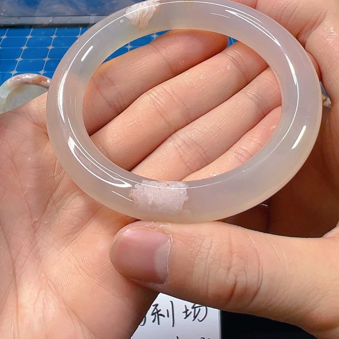 石英质玉手镯未镶嵌56