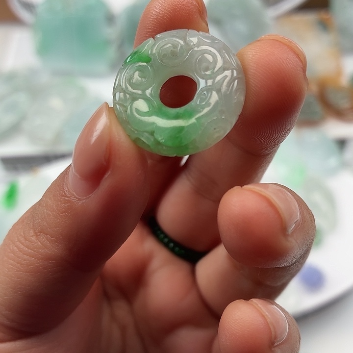 时***财翡翠未镶嵌颈饰纯A