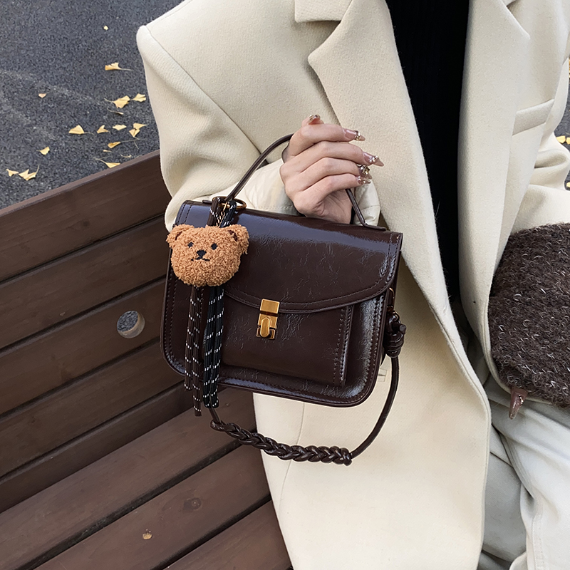 复古设计小众斜挎包小包手提简约百搭通勤2025新款洋气时尚单肩包