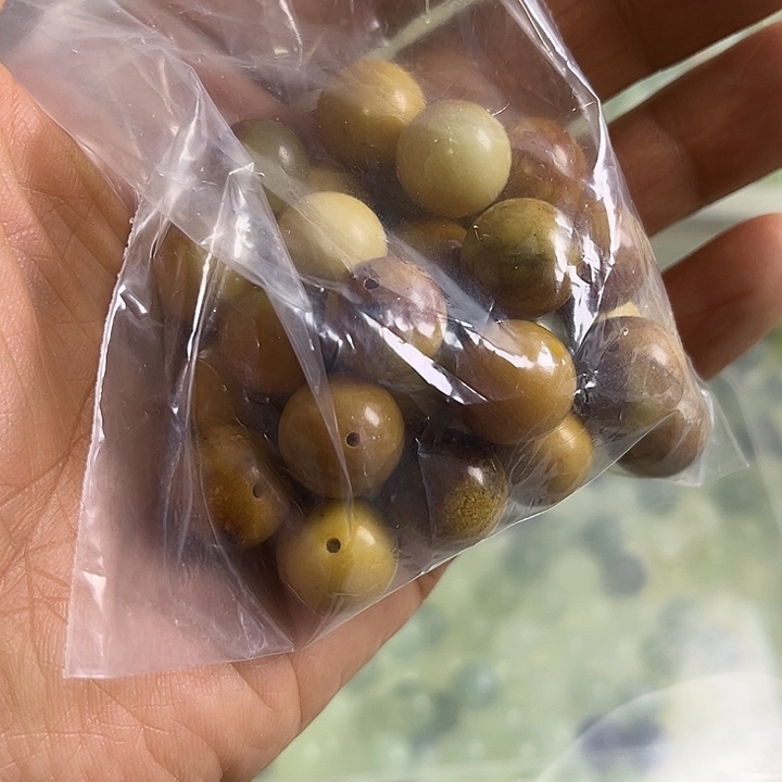 合金蛇纹石玉颈饰