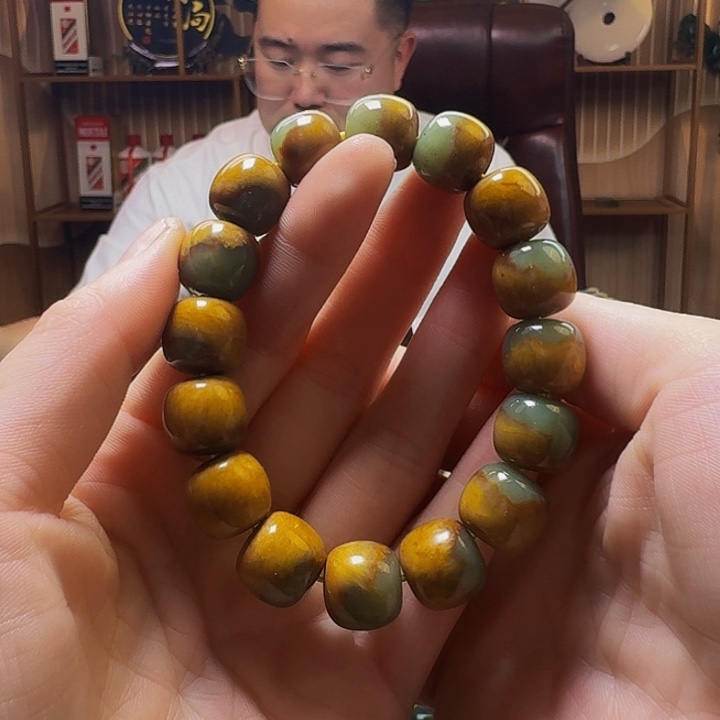 透闪石质玉手串未镶嵌胡***?