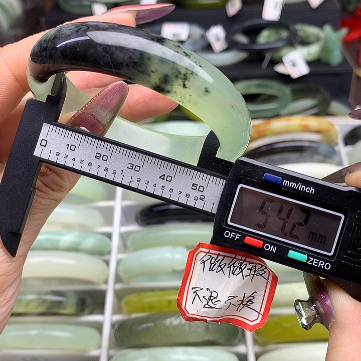 蛇纹石玉手镯未镶嵌701