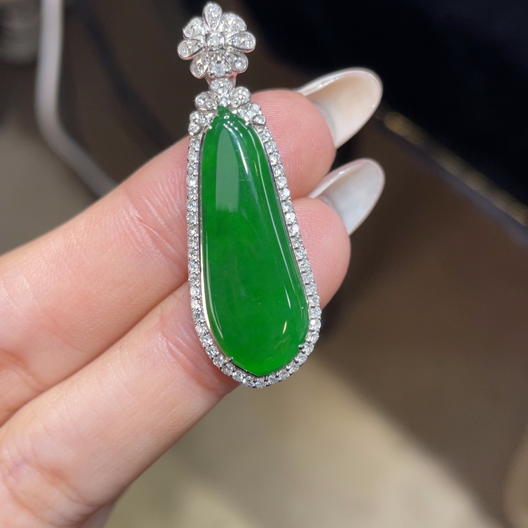 翡翠颈饰18K金镶嵌天然缅甸翡翠a货