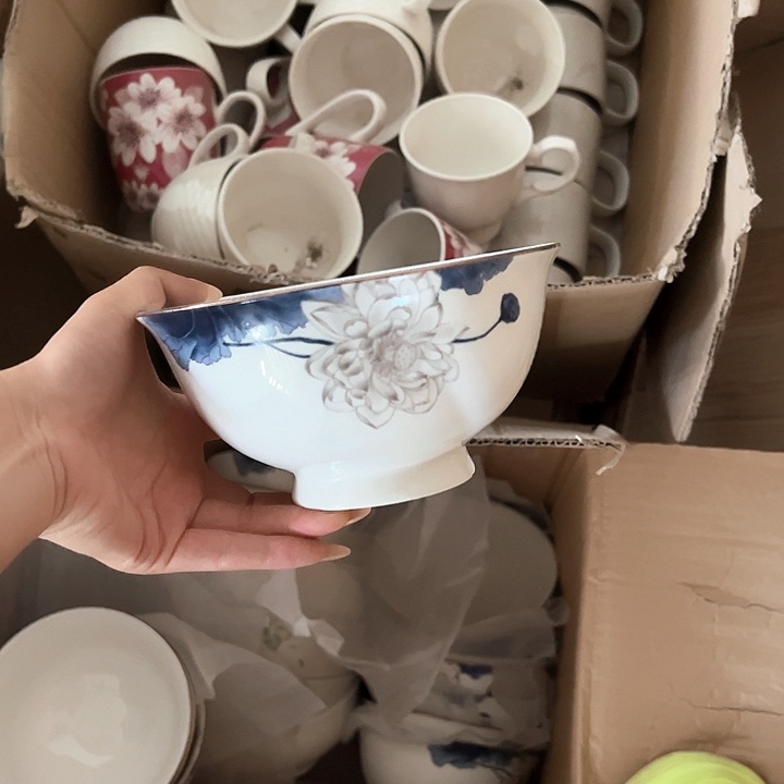 微瑕介意勿拍不退不换 荷花面碗4只