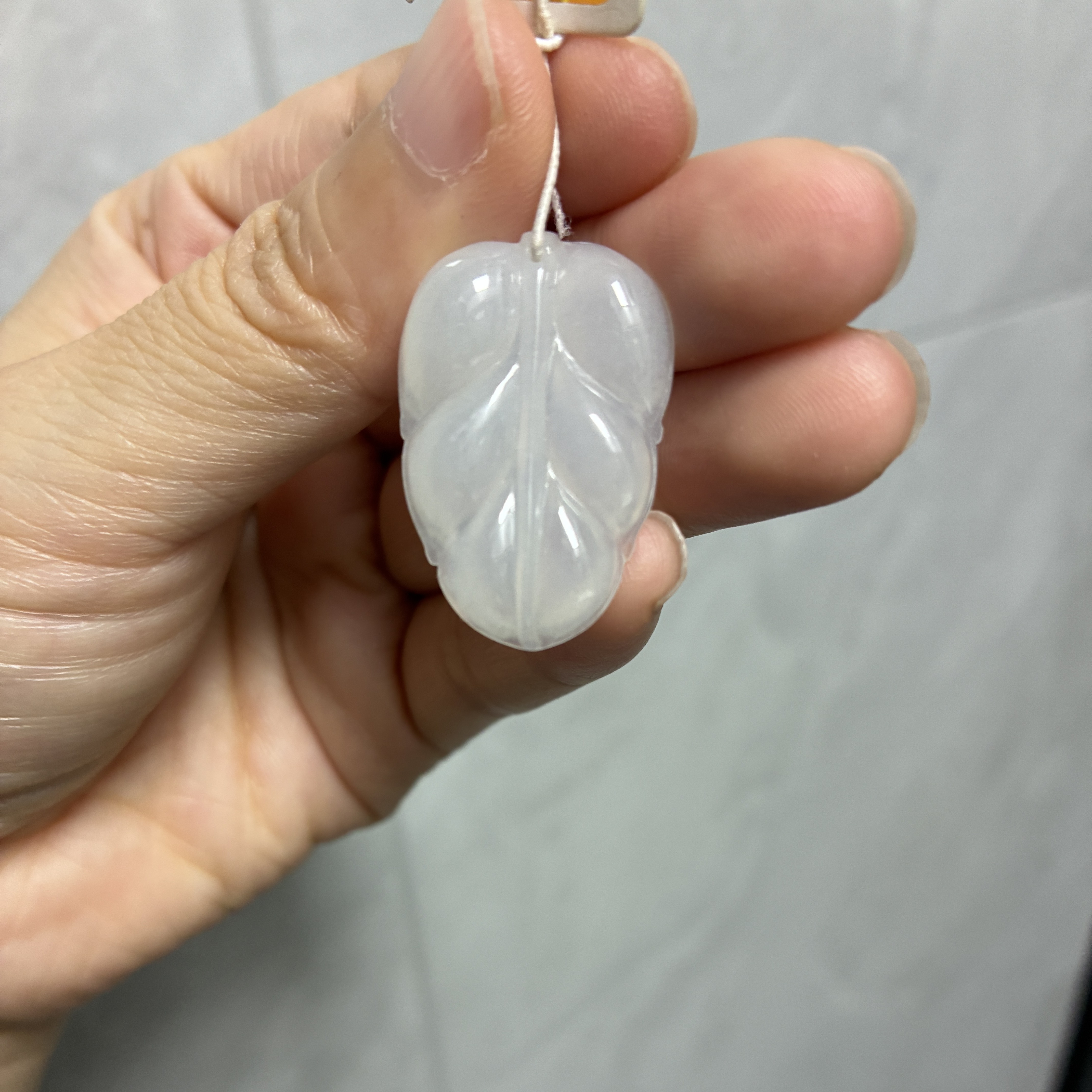 缅甸A货翡翠白冰叶子吊坠