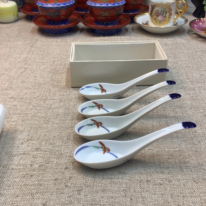 小***子金瓷阁家的美丽瓷器