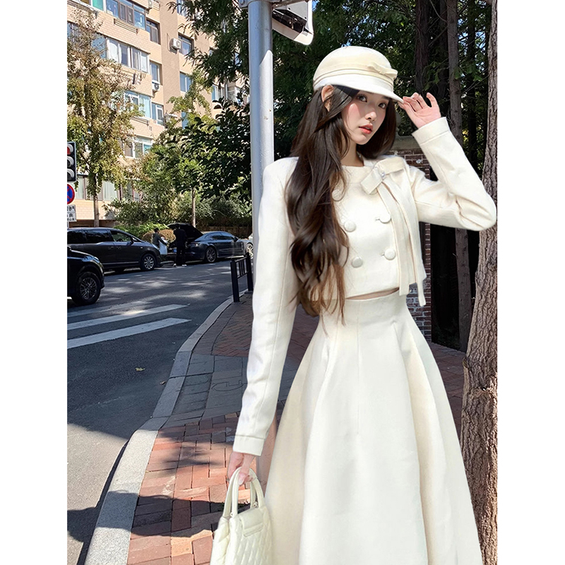 【亏米清苍】C-2884大码春季新款法式珍珠蝴蝶结排扣外套+半裙套装