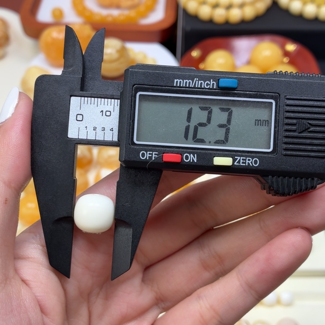 琥珀未镶嵌珠宝奇石乌料瓷白老型12mm