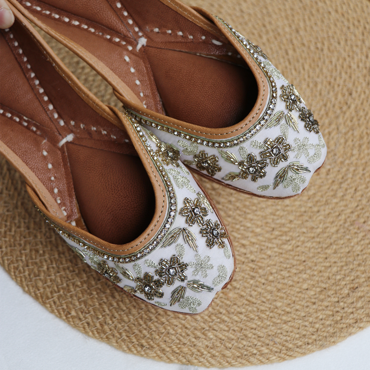 【微瑕特价】白仙儿｜白色底仙女风格印度手工钉珠鞋百搭轻便跟脚