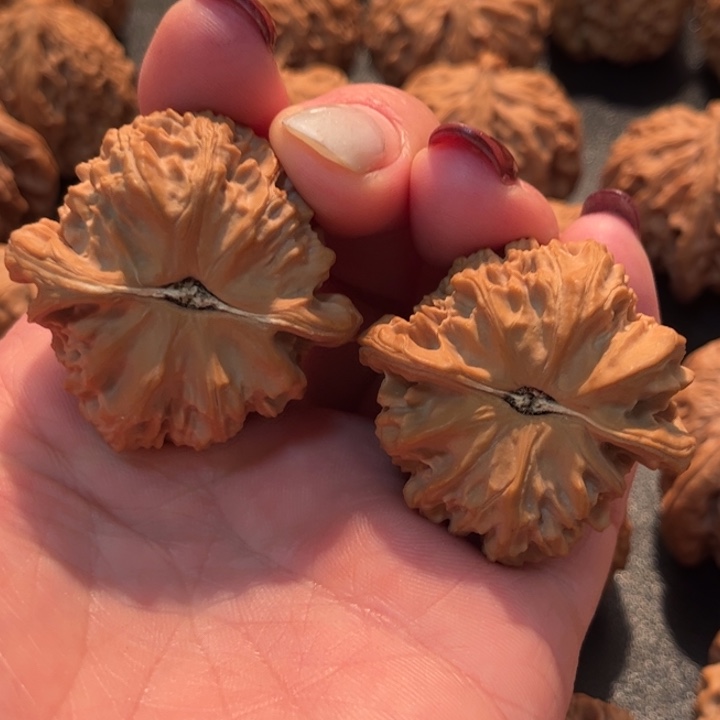 文玩核桃把件三角白