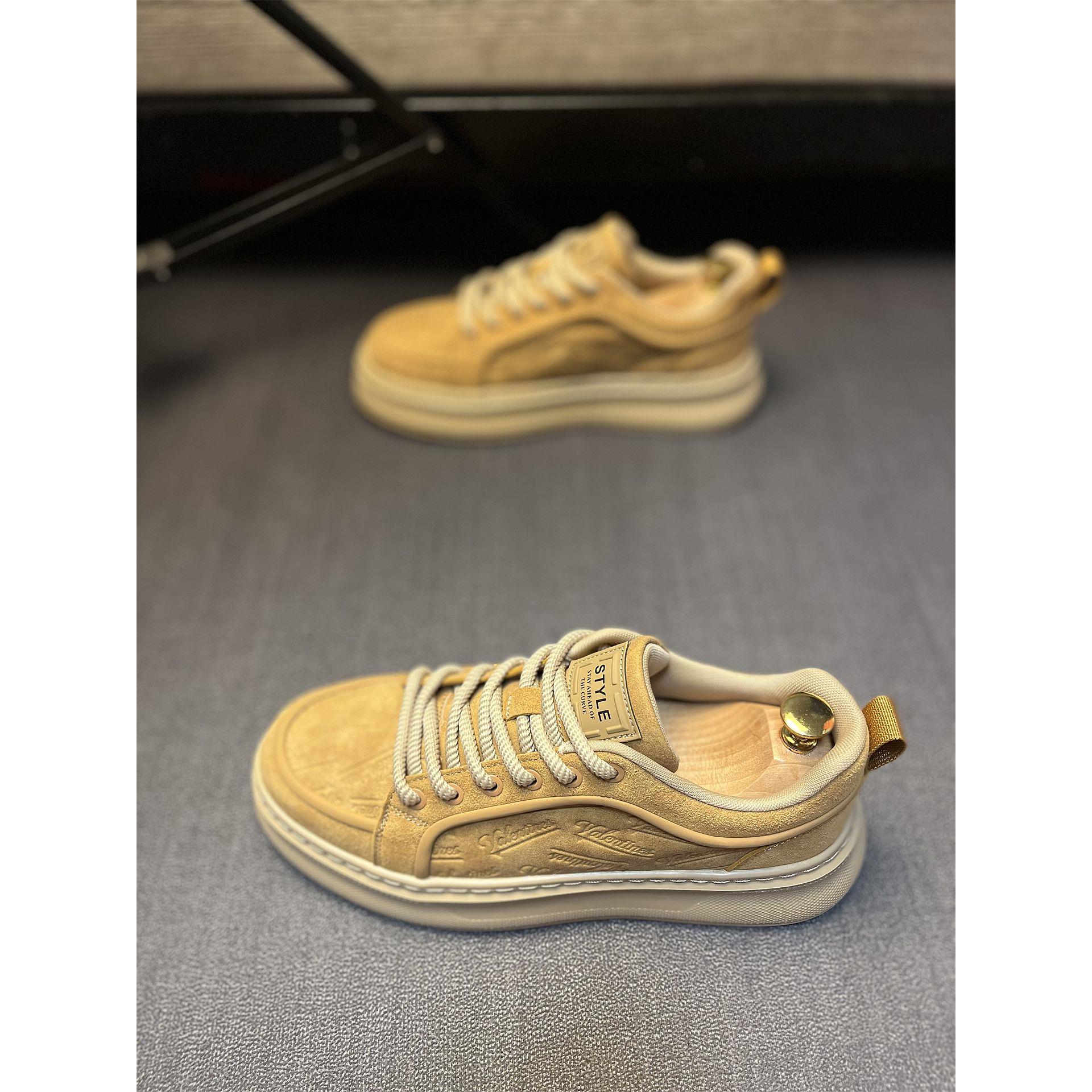 男鞋2025秋款潮流百搭学校潮流休闲运动软底轻便网红时尚厚底板鞋