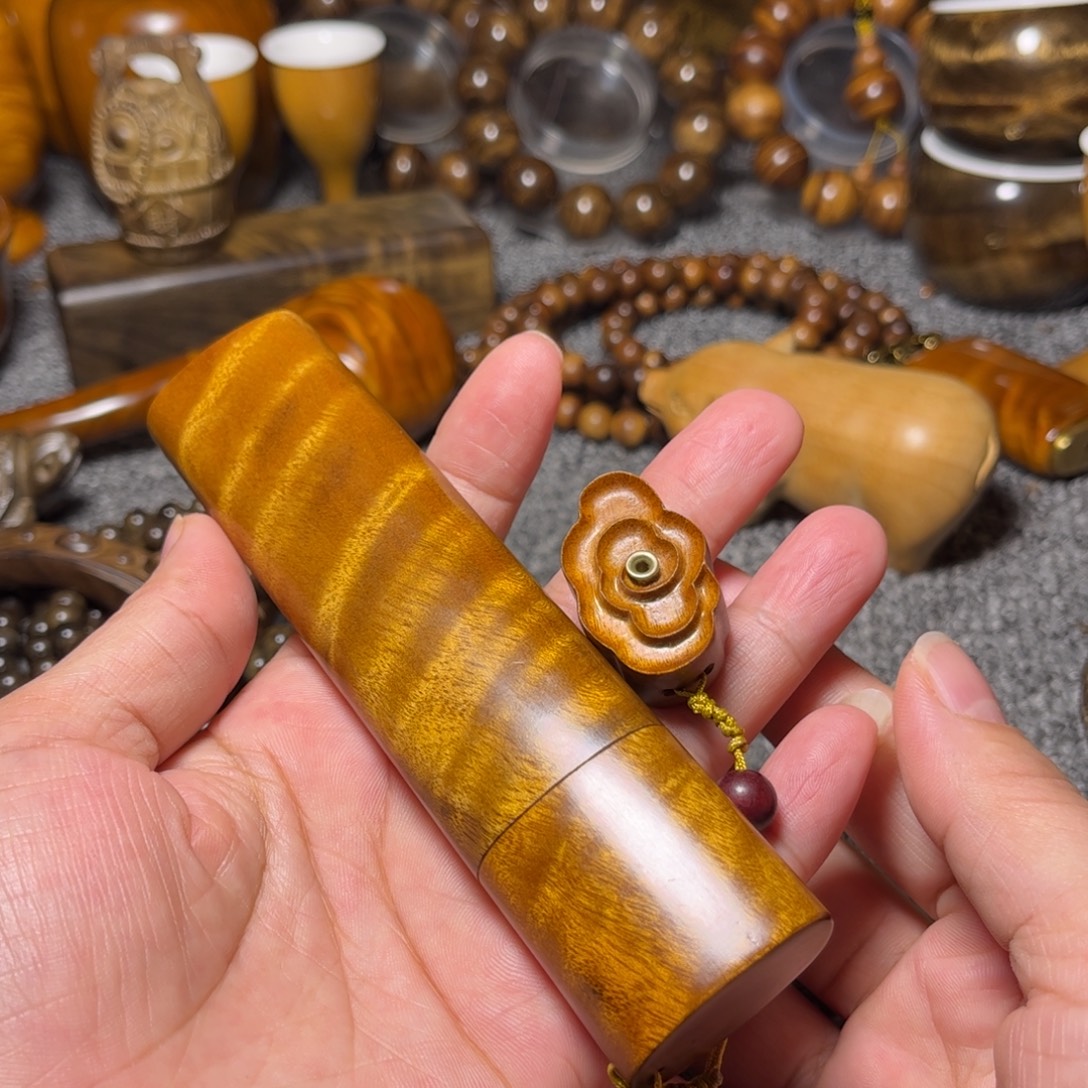 金丝楠花纹香筒小叶