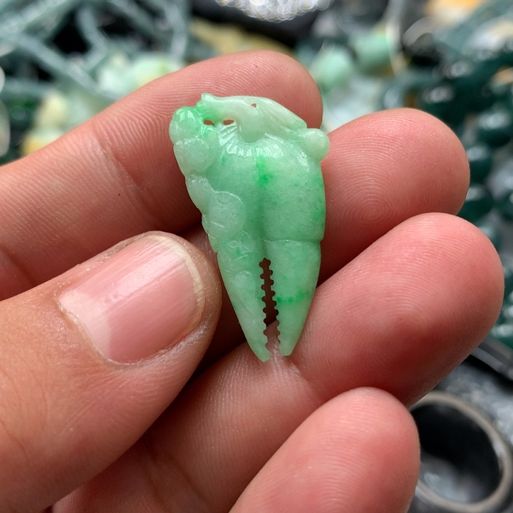 翡翠颈饰未镶嵌保真天然A货翡翠