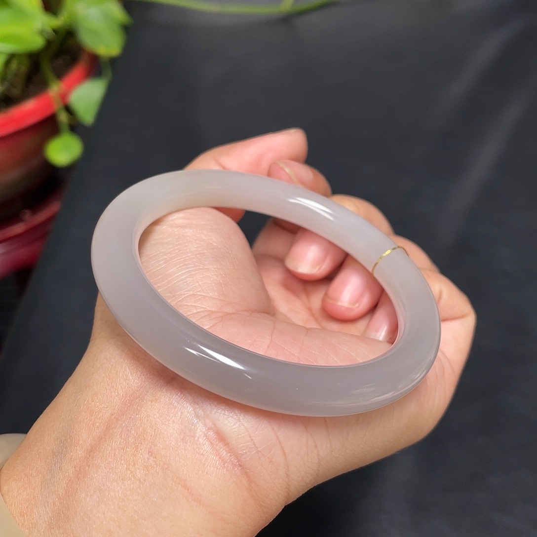 和田玉未镶嵌手镯渐变紫