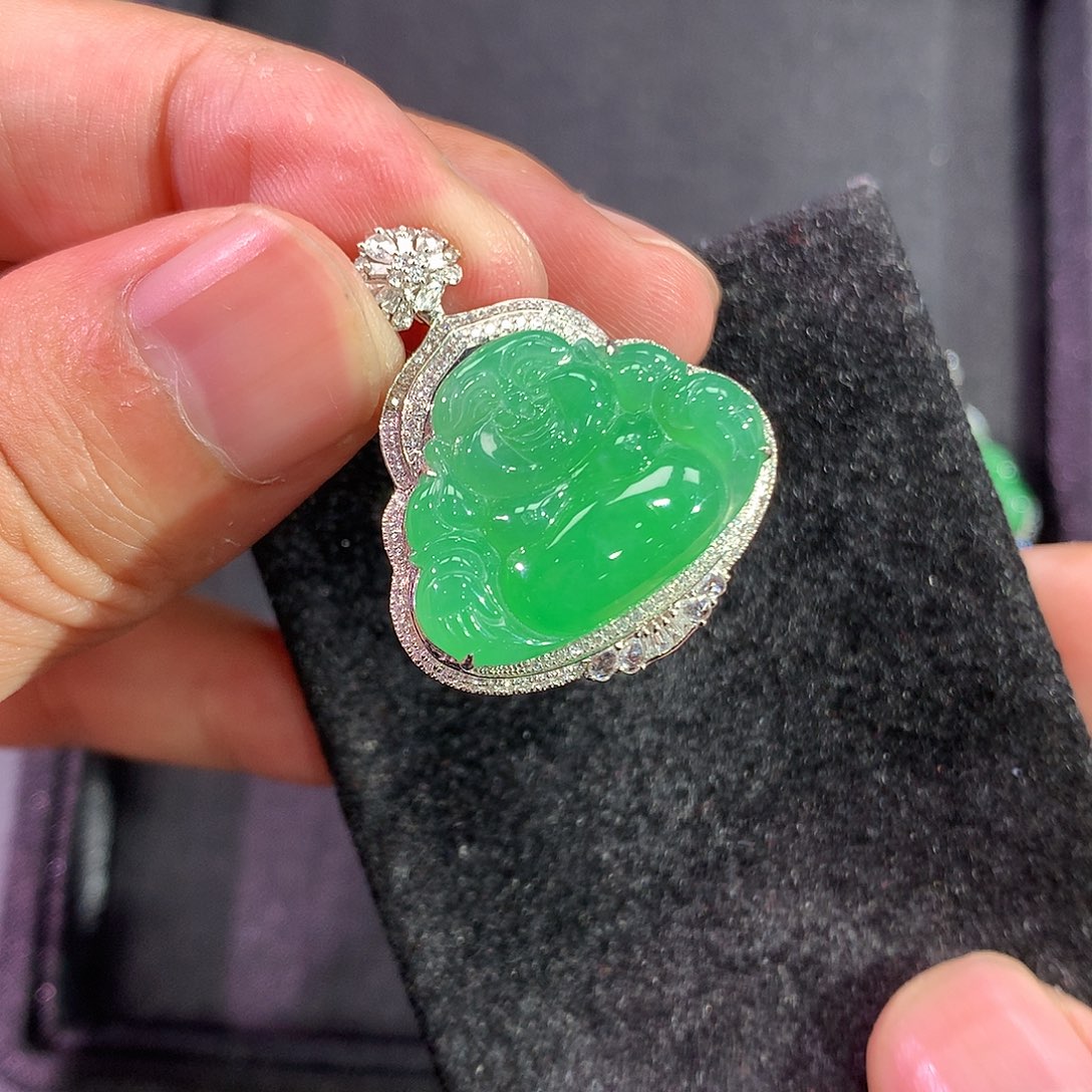 翡翠吊坠(赠链)18K金镶嵌