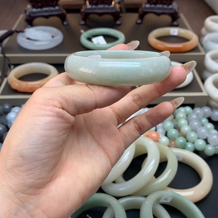 石英质玉手镯未镶嵌小*?56