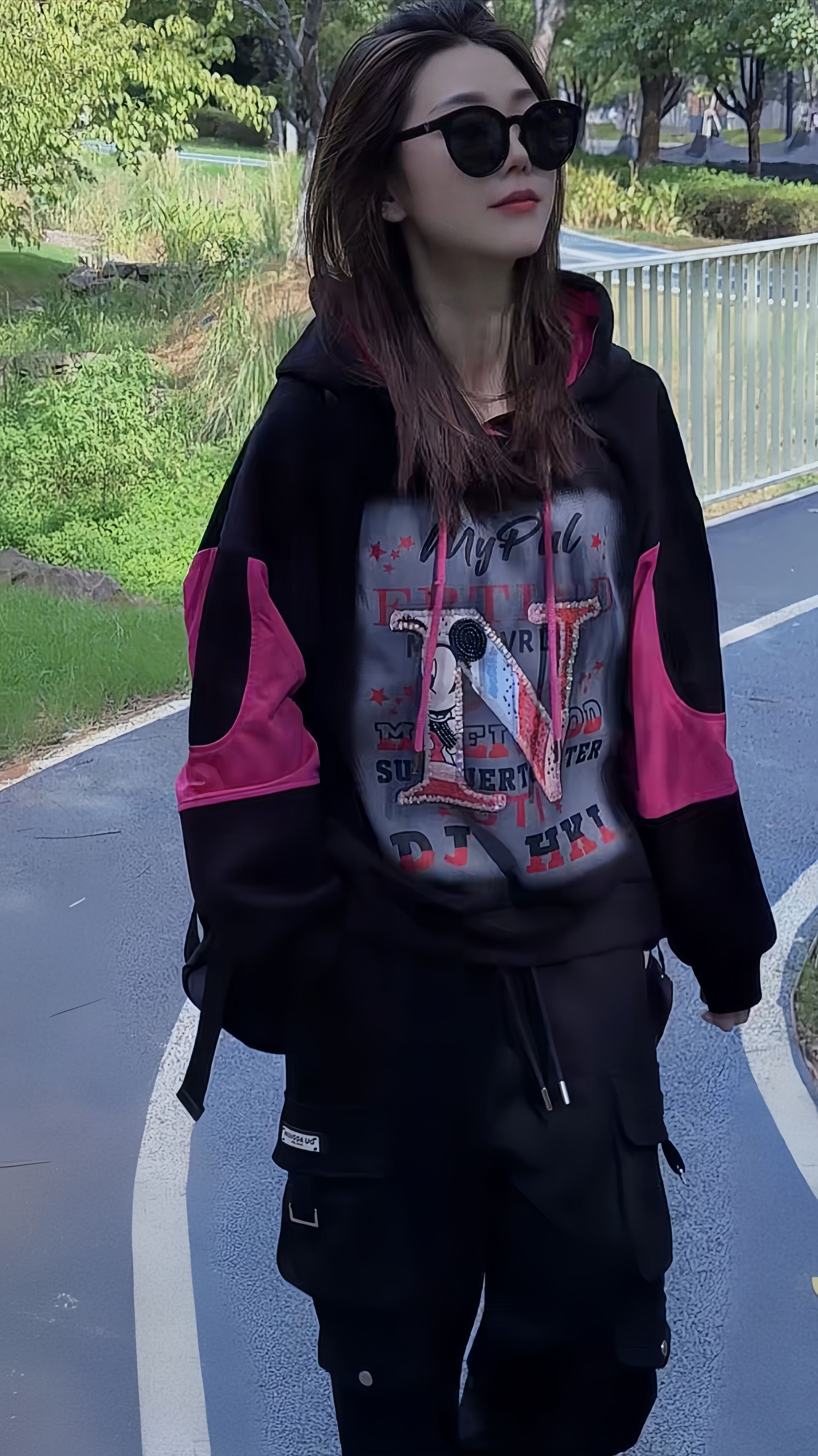 秋装新品潮牌帽衫长袖卫衣亮片刺绣字母钉珠拼色复古简约休闲上衣