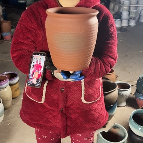 口21高24瑕疵盆子。