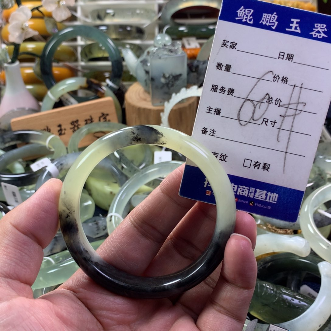 蛇纹石玉手镯未镶嵌