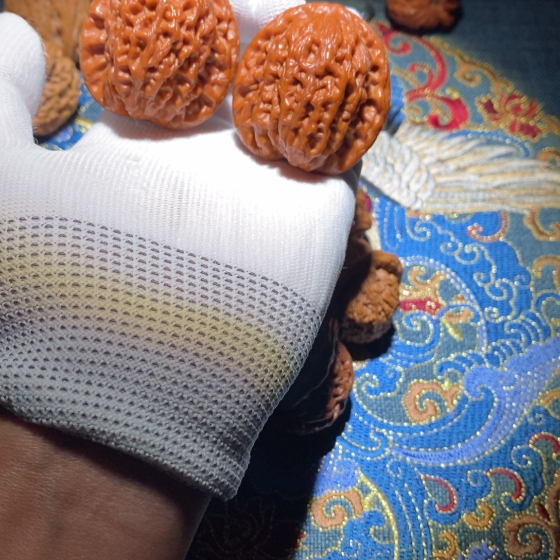 文玩核桃吊坠原桩金公子