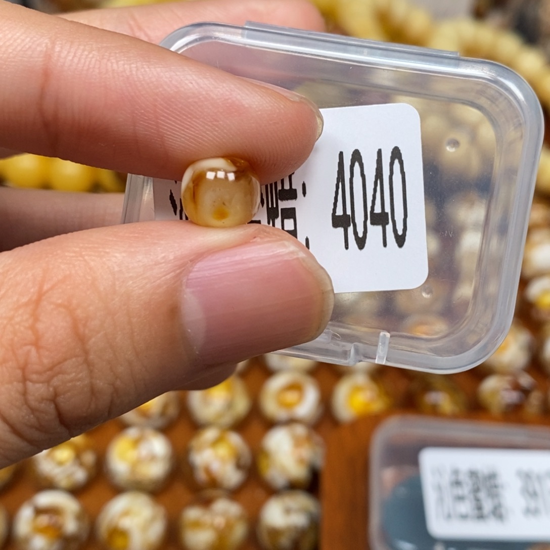 蜜蜡未镶嵌珠宝奇石4040
