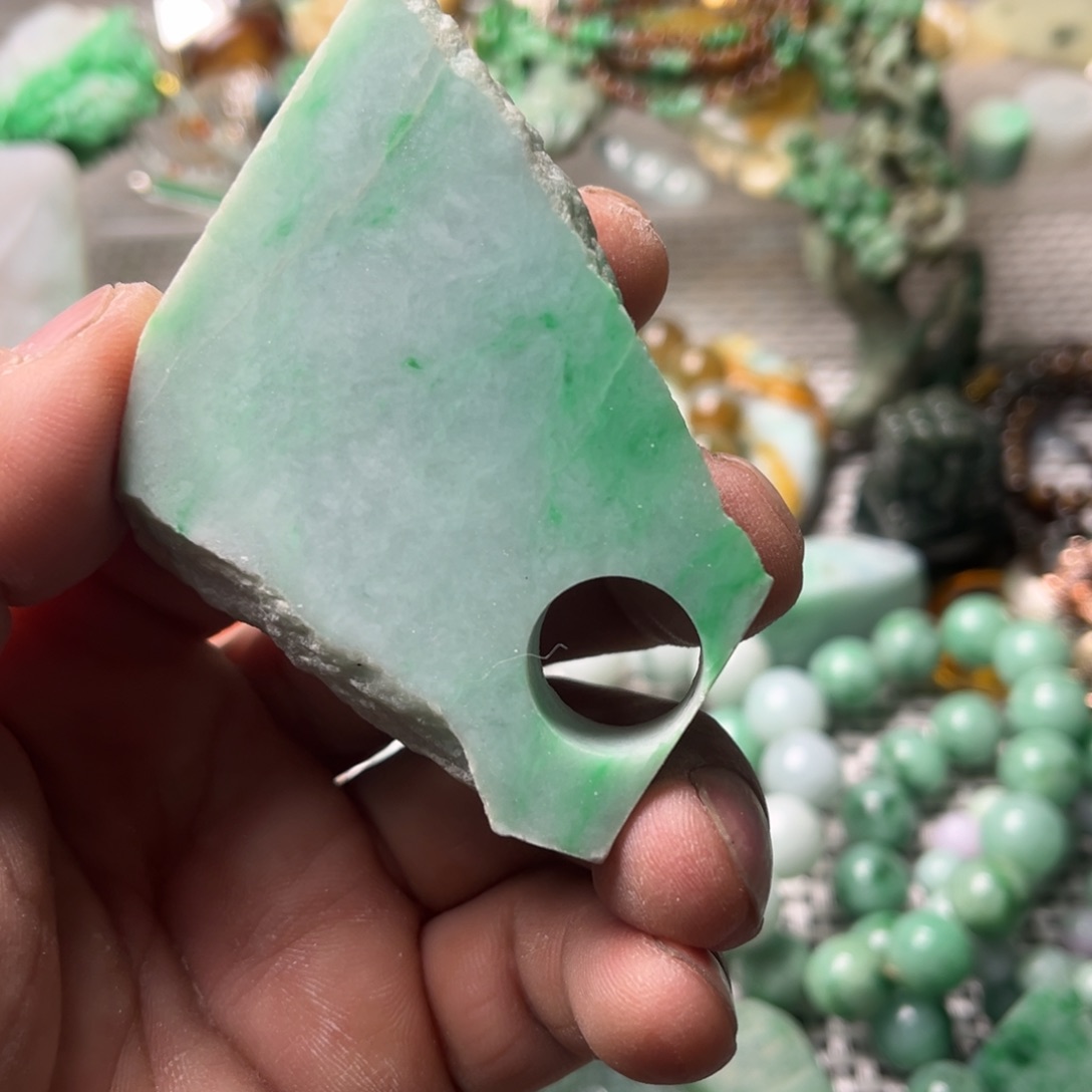 翡翠颈饰未镶嵌翡翠