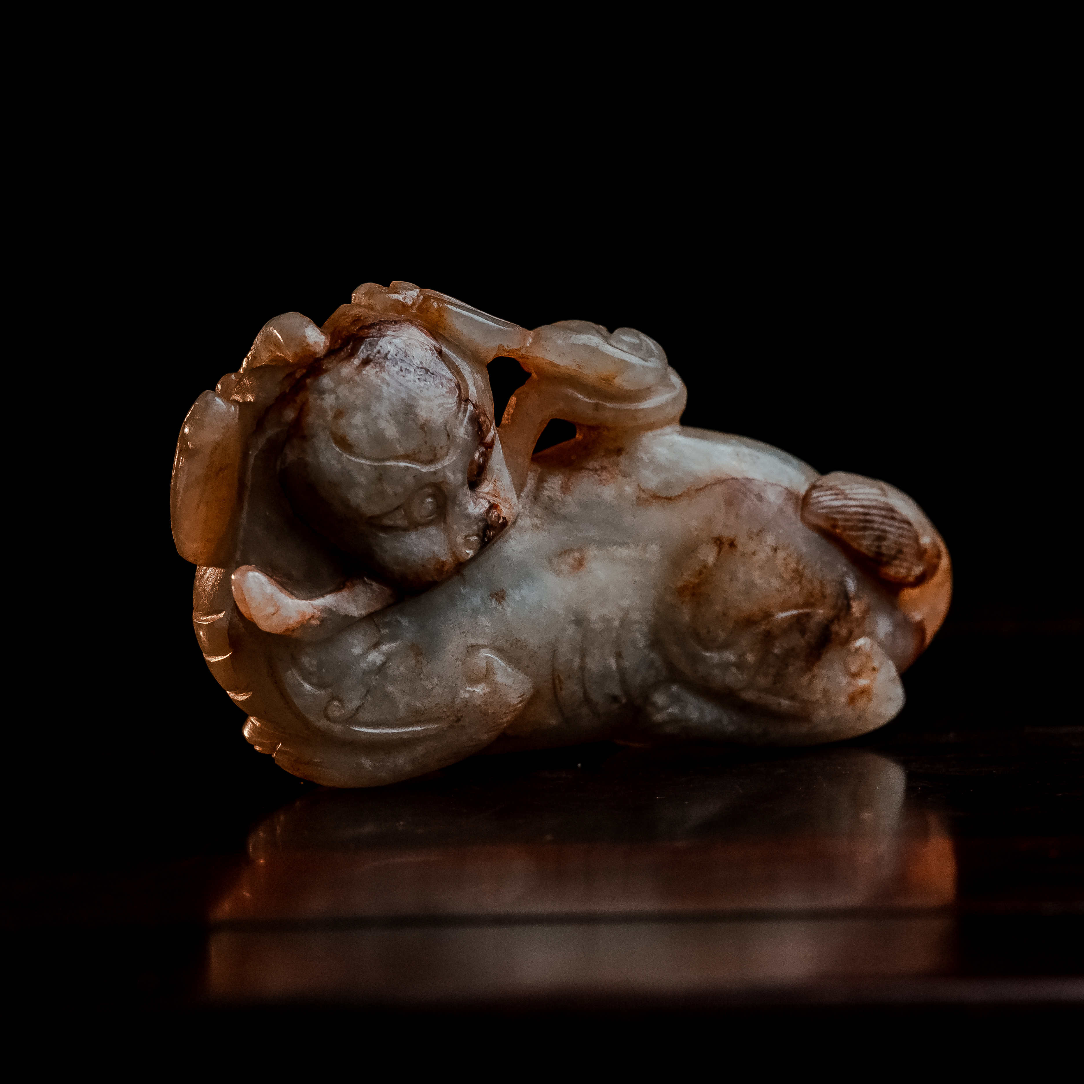 明代和田玉衔灵芝瑞兽