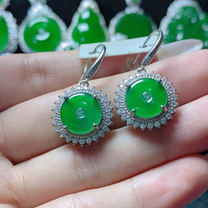 翡翠颈饰未镶嵌