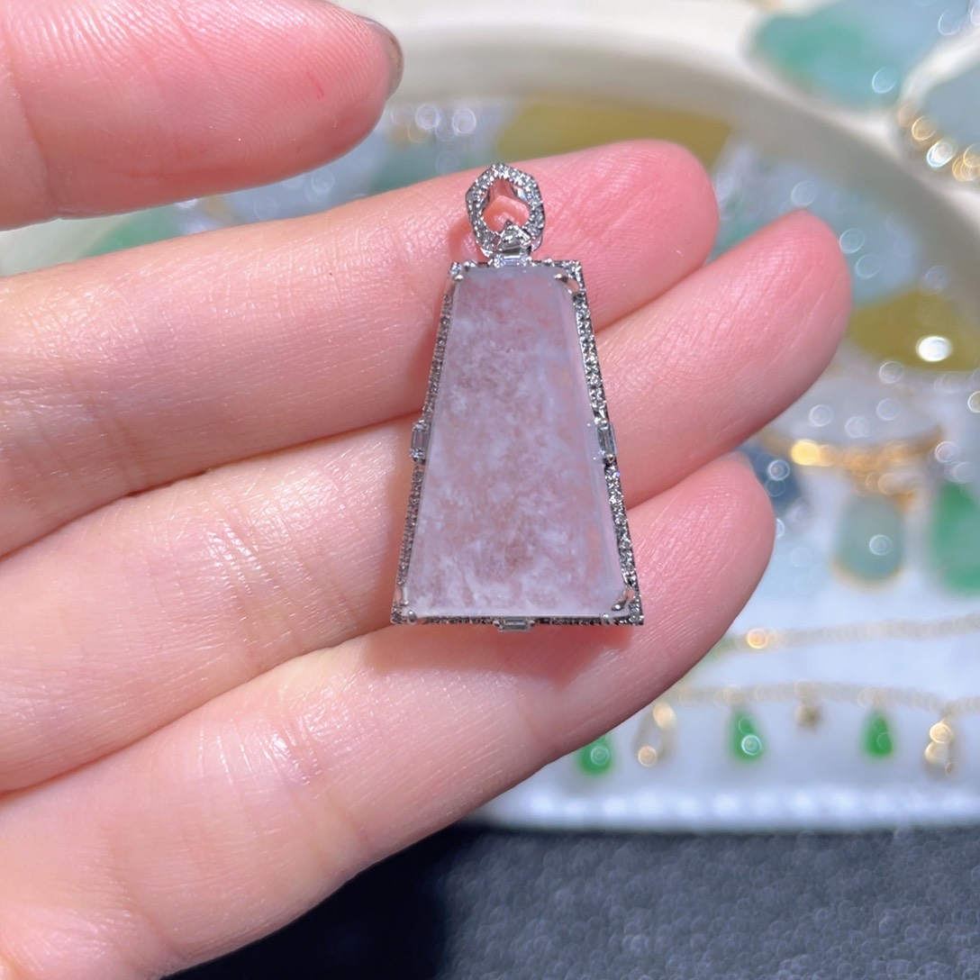 翡翠颈饰18K金镶嵌翡翠