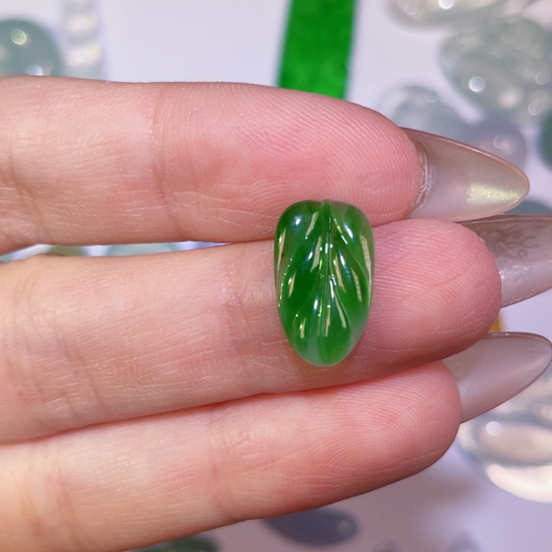 翡翠未镶嵌颈饰裸石