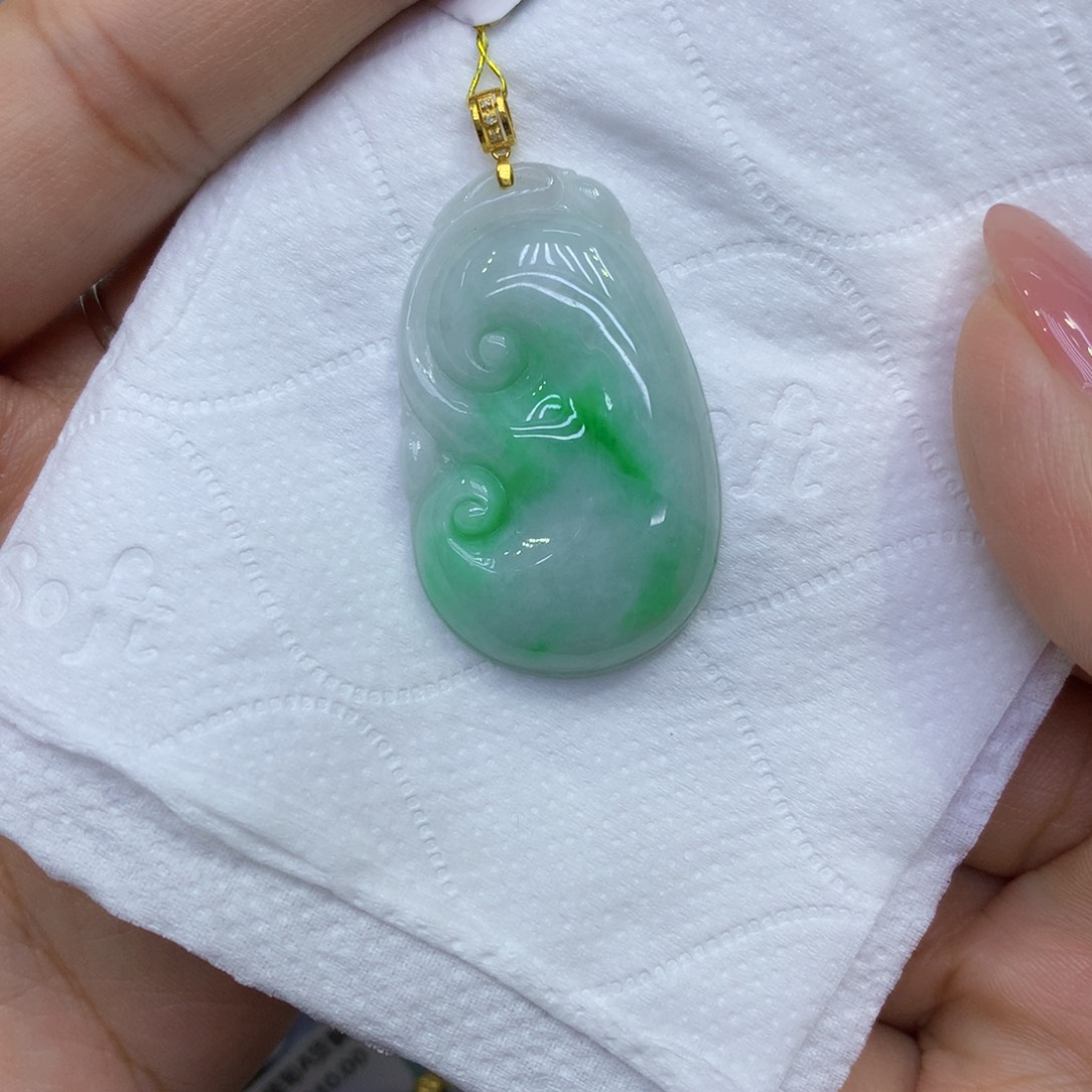 颈饰18K金镶嵌翡翠