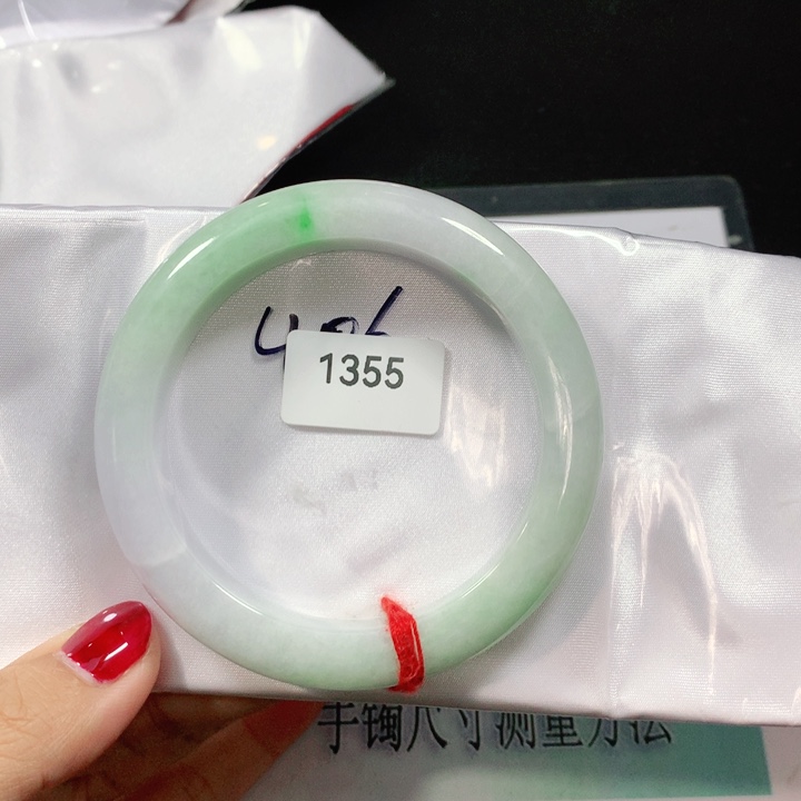 翡翠手镯未镶嵌天然翡翠手镯02