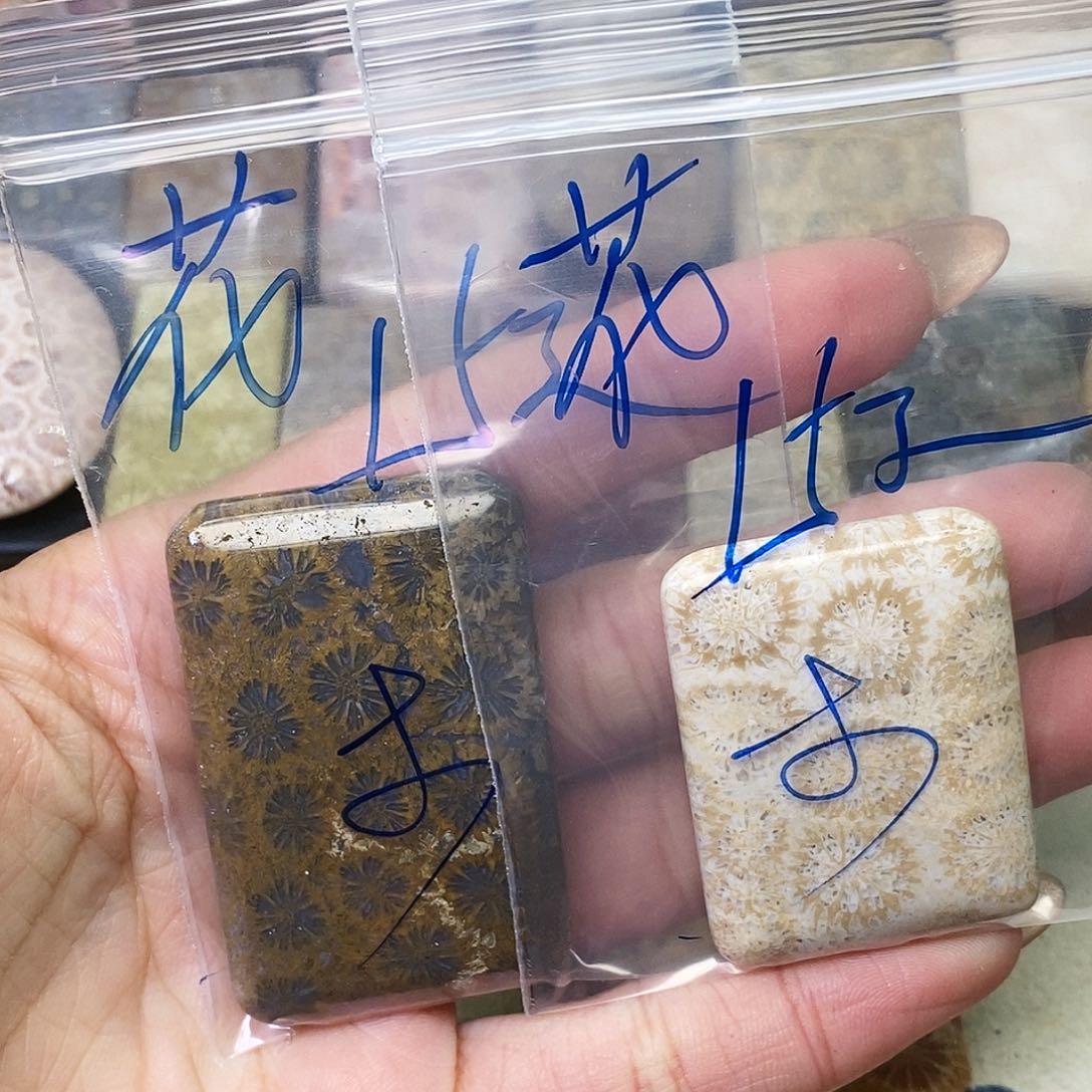 硅化玉颈饰合金花**贵