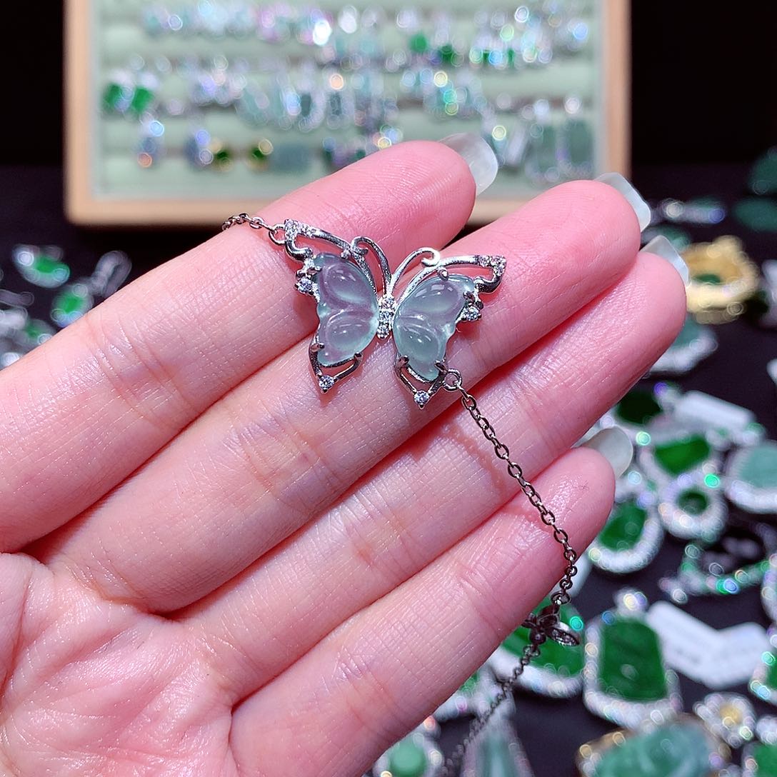 【闪购商品】翡翠吊坠(不含链)未镶嵌