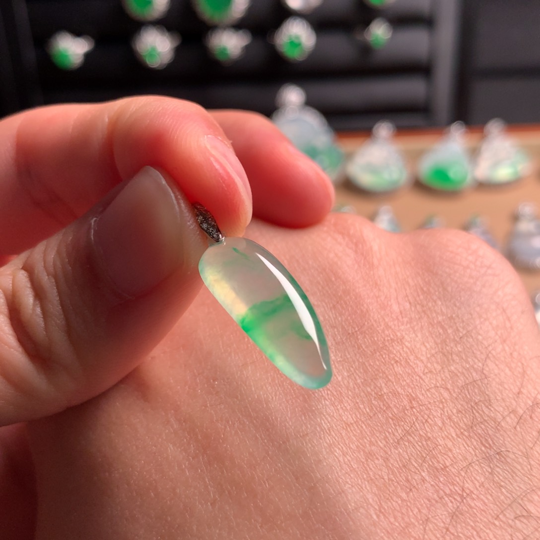 翡翠吊坠(赠链)18K金镶嵌