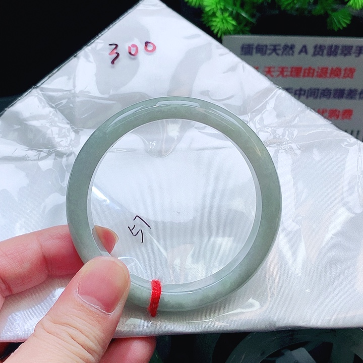 翡翠未镶嵌手镯300