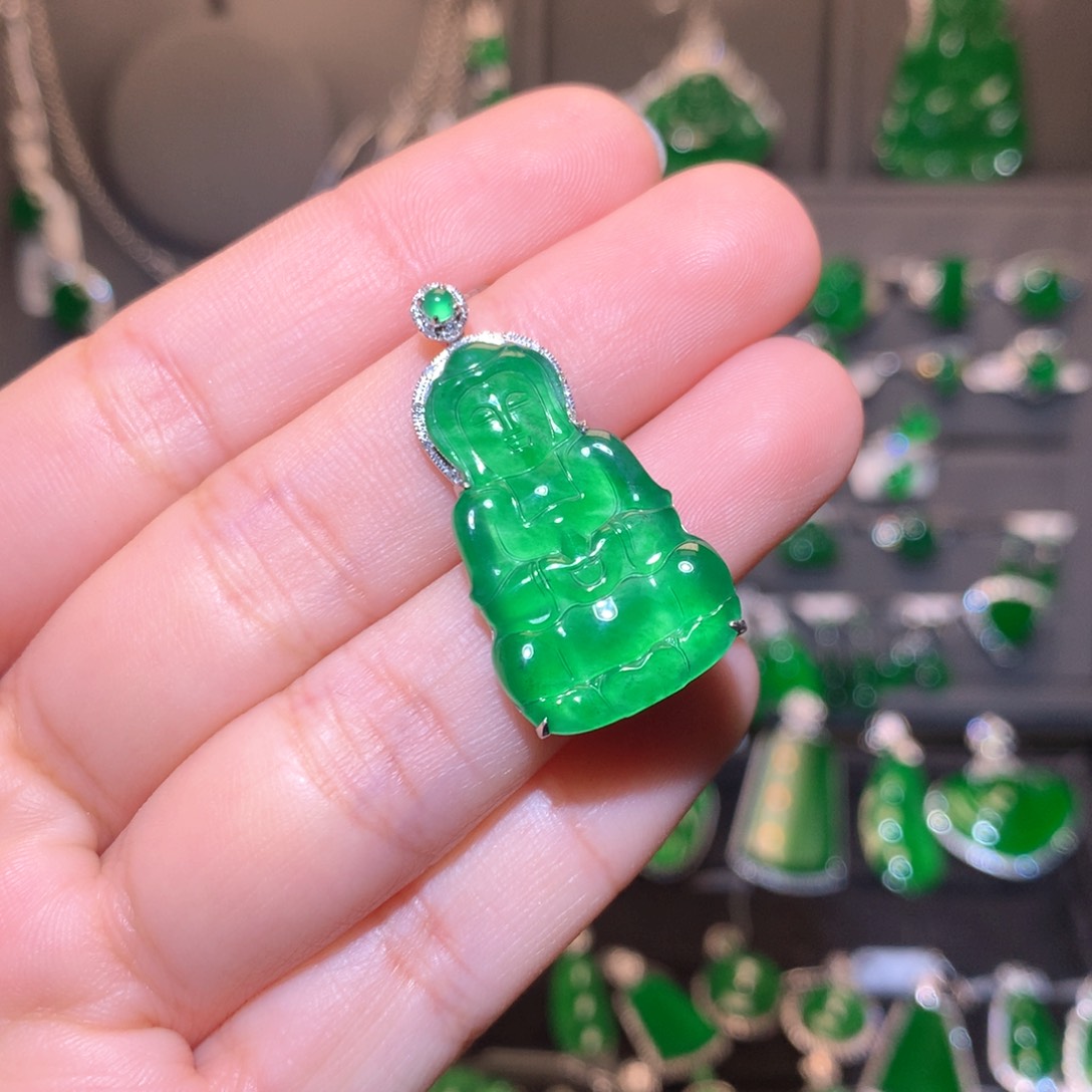 翡翠颈饰18K金镶嵌观音