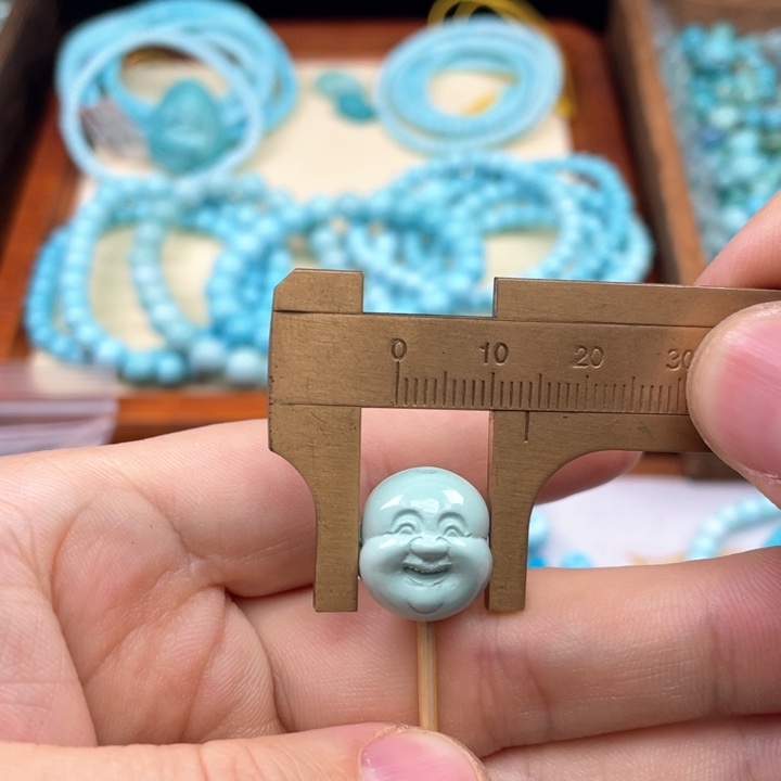 绿松石颈饰未镶嵌