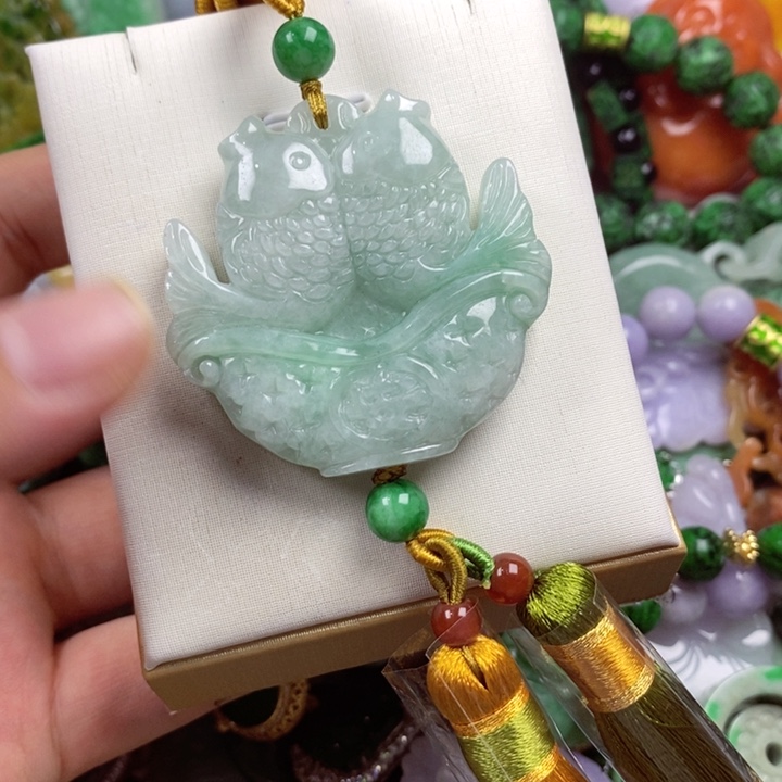 翡翠未镶嵌吊坠(赠链)