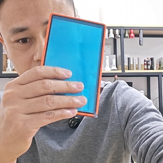 一个铝合金边框盒子