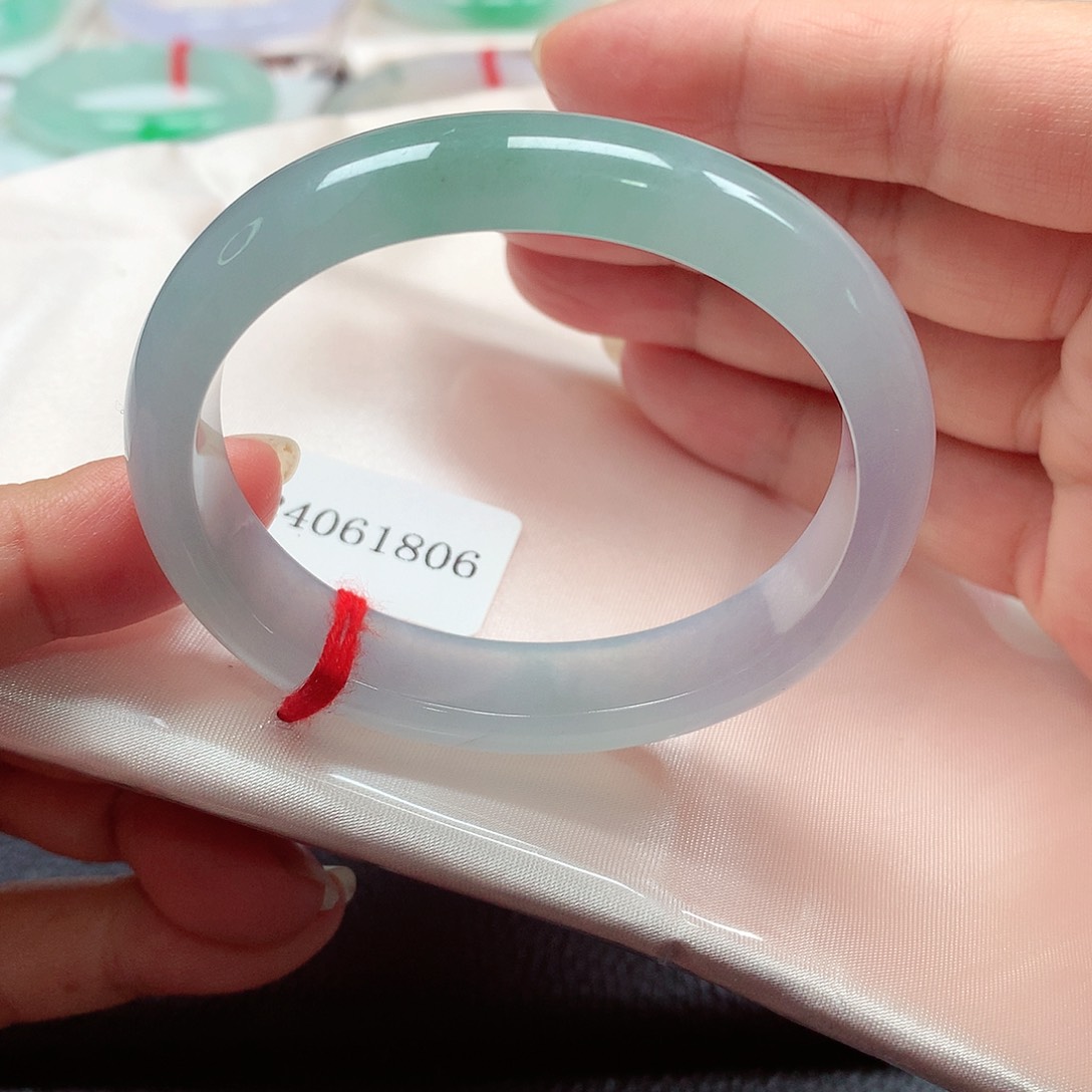 翡翠手镯（贵妃镯）未镶嵌天然缅甸A货翡翠手镯