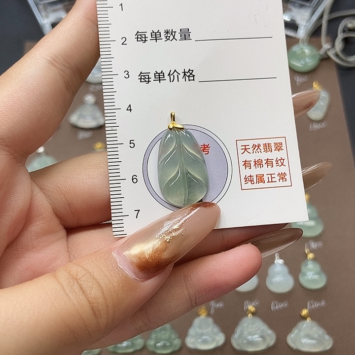 翡翠18K金镶嵌颈饰天然缅甸a货翡翠