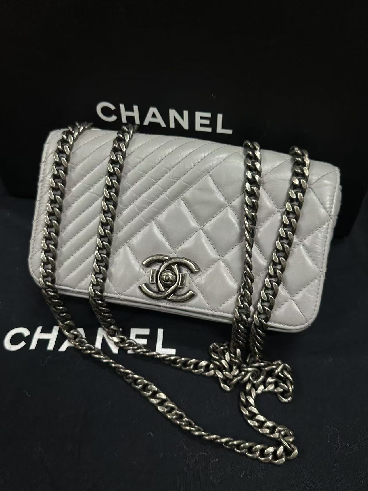 95新 Chanel/香奈儿 泡泡专属/香奈儿灰色口盖斜挎包/98新