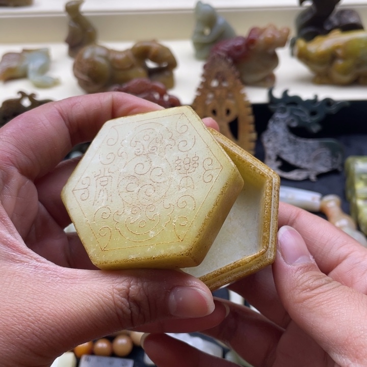 蛇纹石玉颈饰未镶嵌150