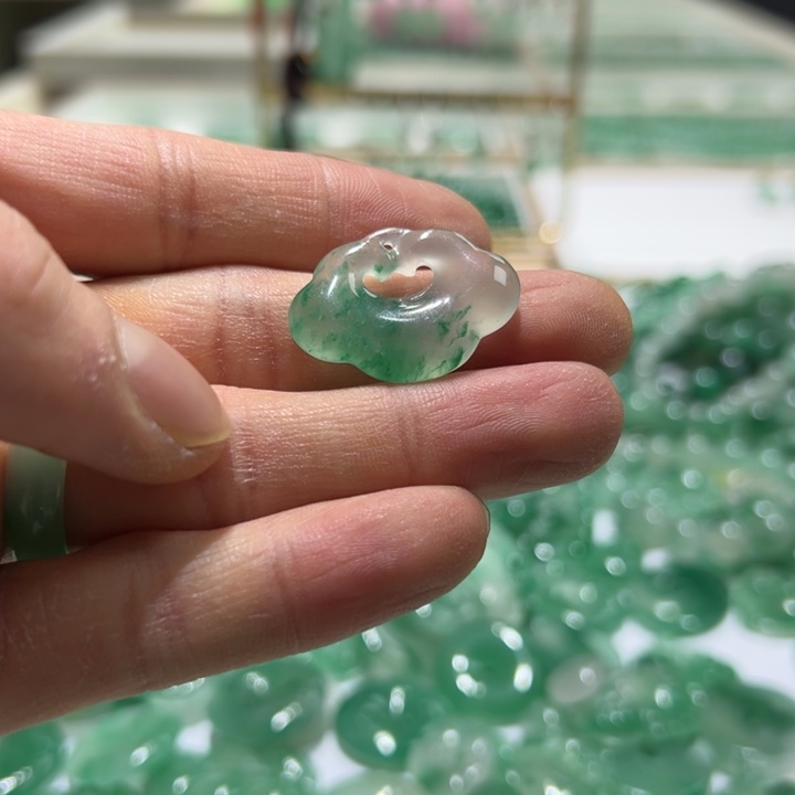 石英质玉颈饰合金