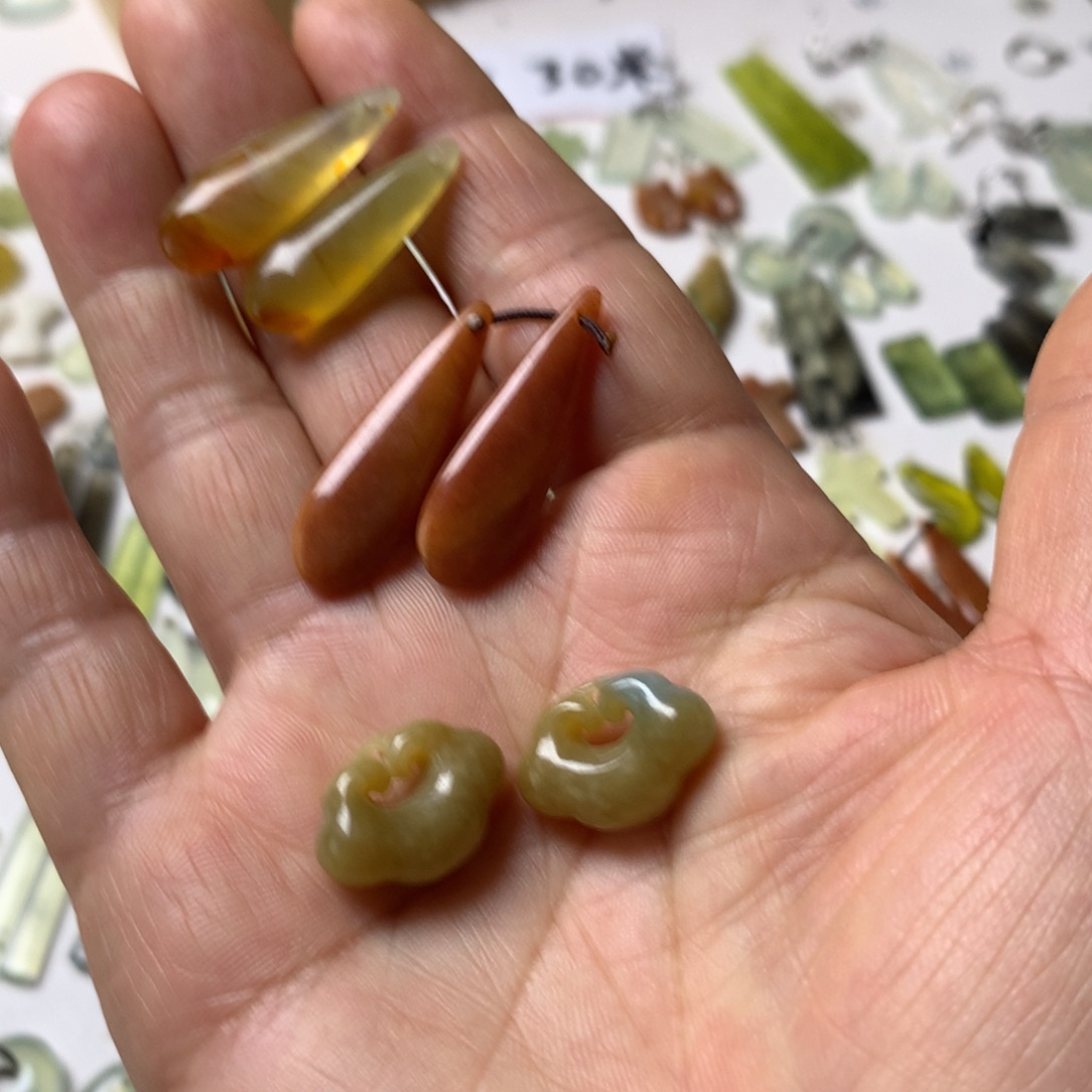 薄***糖蛇纹石玉未镶嵌耳坠