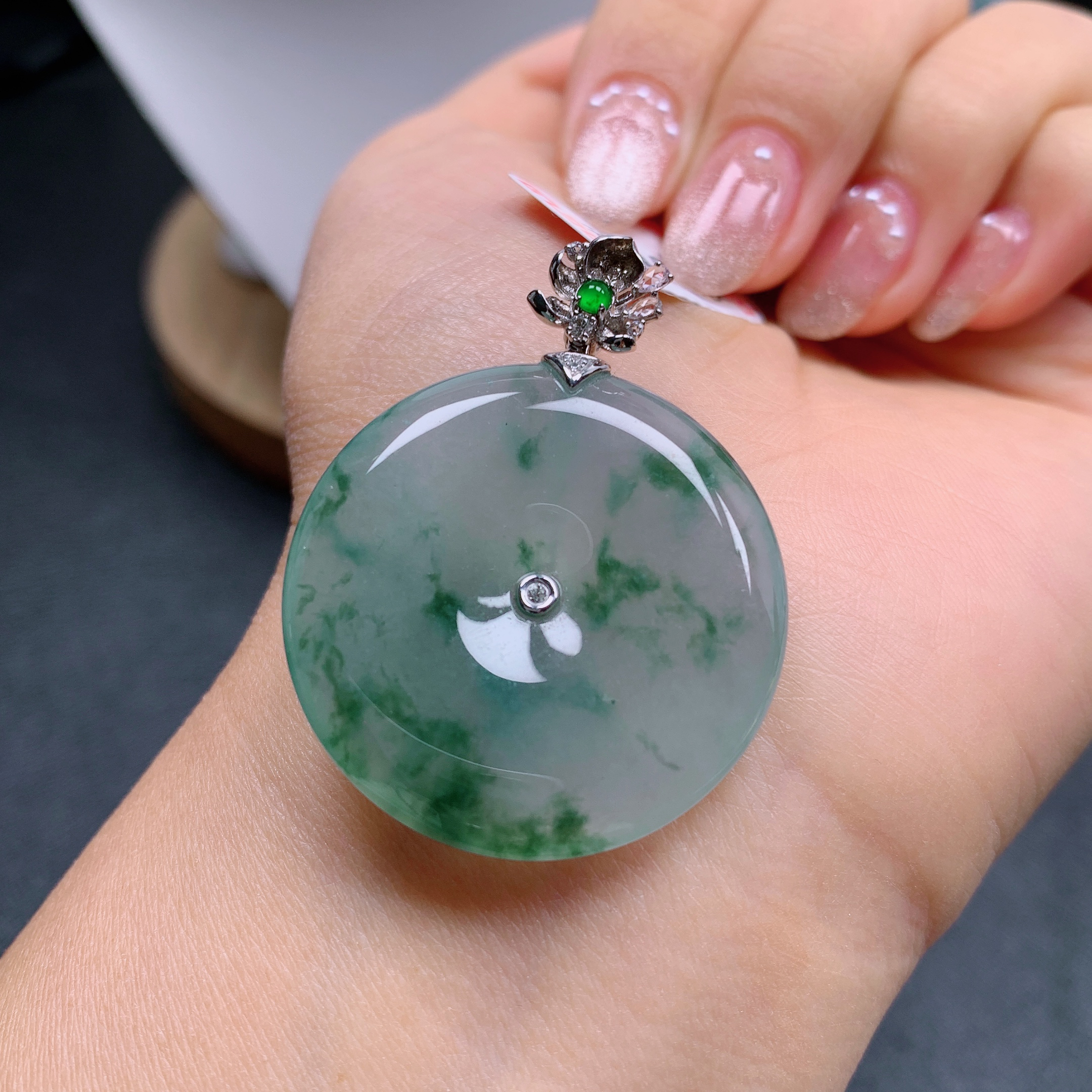 天然缅甸翡翠A货18k冰飘花平安扣气质精美尺寸40.5+31.4+5.5