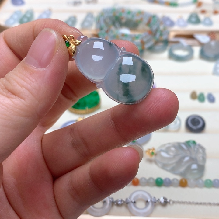 翡翠18K金镶嵌颈饰翡翠葫芦