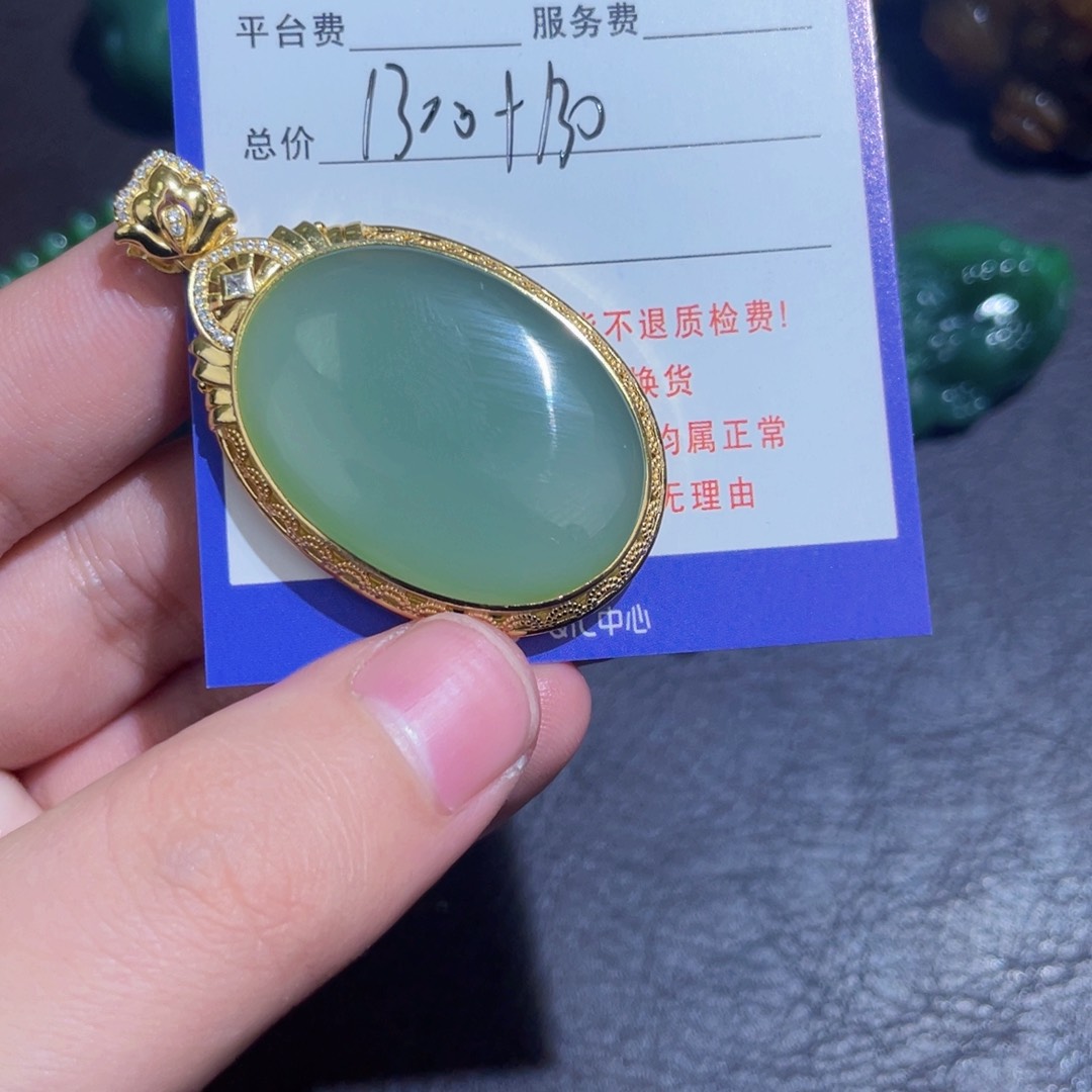 颈饰未镶嵌和田玉神**鹰